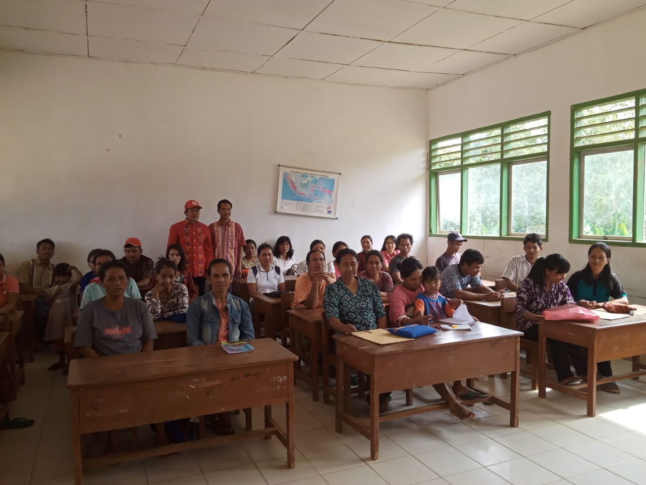 Ruang kelas PKBM Sinar Kasih — Ningsy Thitin kini mengajar sebagai Guru PNS