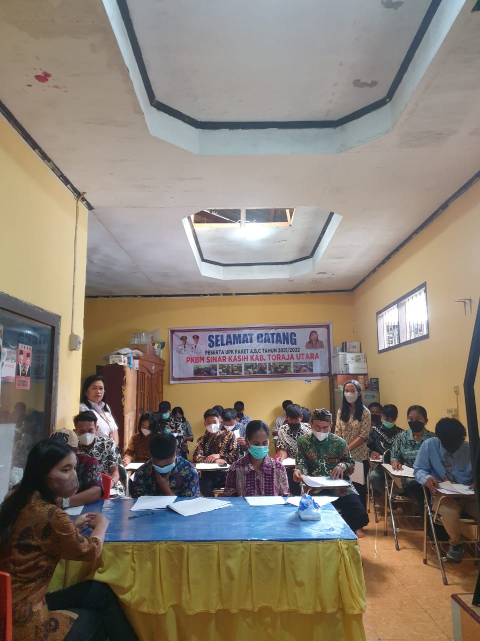 Suasana belajar Kelas Paket B PKBM Sinar Kasih