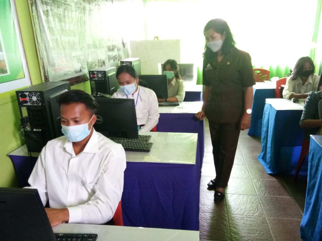 Laboratorium Komputer PKBM Sinar Kasih — suasana ruangan lab